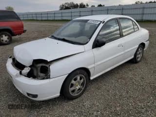 ✅ 2003 Kia Rio • VIN: KNADC125036250344 • Лот: 92494825. Опубликован ранее на Copart с пробегом 92 139 миль. Бесплатный доступ к архиву аукционных продаж из США и подробный отчёт об истории автомобиля на DreamBid. Изображение 1.