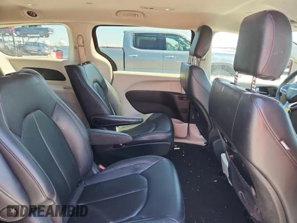 ✅ 2022 Chrysler Pacifica Hybrid Touring L • VIN: 2C4RC1L78NR156149 • Lot: 84203635. Wystawiony na Copart z przebiegiem 44 039 mil. Bezpłatny archiwum sprzedaży aukcyjnych z USA i szczegółowy raport historii pojazdu na DreamBid. Zdjęcie 11.