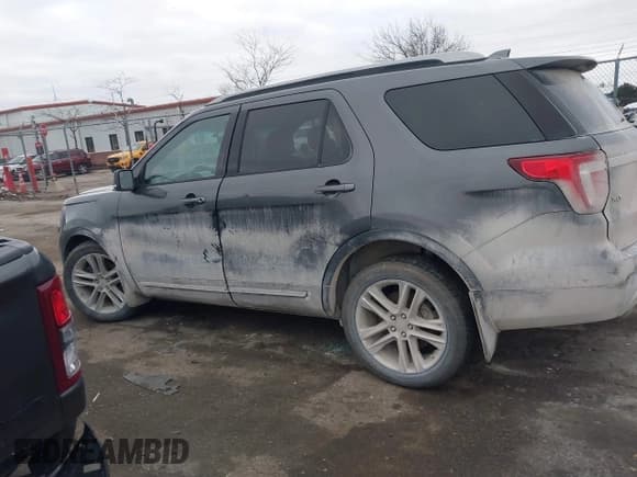 ✅ 2016 Ford Explorer XLT • VIN: 1FM5K8D82GGC84761 • Lot: 41865916. Wystawiony na IAAI z przebiegiem 226 883 mil. Bezpłatny archiwum sprzedaży aukcyjnych z USA i szczegółowy raport historii pojazdu na DreamBid. Zdjęcie 14.