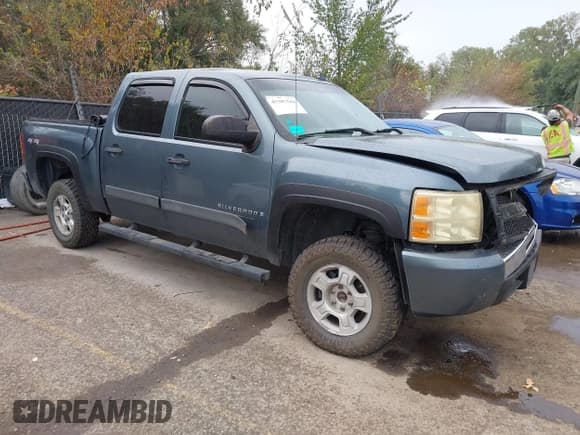 ✅ 2008 Chevrolet Silverado 1500 LS • VIN: 2GCEK13C981245858 • Лот: 43387544. Опубликован ранее на IAAI с пробегом 319 947 миль. Бесплатный доступ к архиву аукционных продаж из США и подробный отчёт об истории автомобиля на DreamBid. Изображение 1.