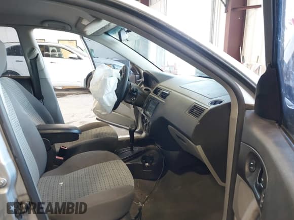 ✅ 2006 Ford Focus SE • VIN: 1FAHP36N66W225506 • Lot: 42337549. Wystawiony na IAAI z przebiegiem 206 171 mil. Bezpłatny archiwum sprzedaży aukcyjnych z USA i szczegółowy raport historii pojazdu na DreamBid. Zdjęcie 5.