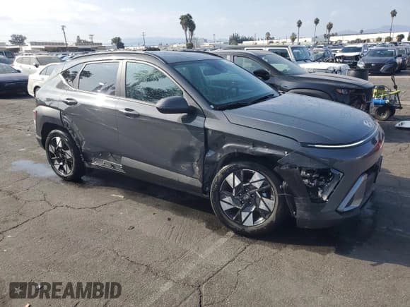✅ 2025 Hyundai Kona SEL • VIN: KM8HB3AB4SU285209 • Lot: 80017675. Wystawiony na Copart z przebiegiem 9 628 mil. Bezpłatny archiwum sprzedaży aukcyjnych z USA i szczegółowy raport historii pojazdu na DreamBid. Zdjęcie 4.