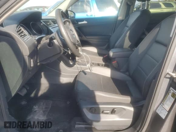 ✅ 2021 Volkswagen Tiguan SE • VIN: 3VV3B7AX5MM106170 • Lot: 84768035. Wystawiony na Copart z przebiegiem 86 942 mil. Bezpłatny archiwum sprzedaży aukcyjnych z USA i szczegółowy raport historii pojazdu na DreamBid. Zdjęcie 7.