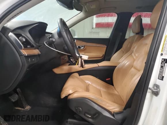 ✅ 2016 Volvo XC90 • VIN: YV4A22PR3G1014152 • Лот: 51479195. Опубликован ранее на Copart с пробегом 92 634 миль. Бесплатный доступ к архиву аукционных продаж из США и подробный отчёт об истории автомобиля на DreamBid. Изображение 7.