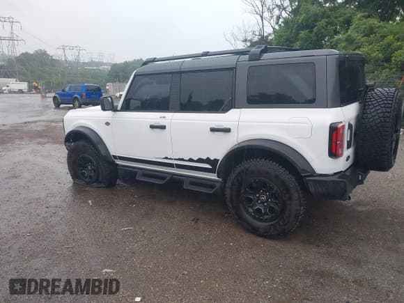 ✅ 2023 Ford Bronco • VIN: 1FMEE5DP6PLB75580 • Лот: 42616341. Опубликован ранее на IAAI с пробегом 23 098 миль. Бесплатный доступ к архиву аукционных продаж из США и подробный отчёт об истории автомобиля на DreamBid. Изображение 3.