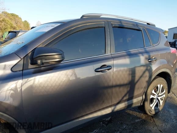 ✅ 2016 Toyota RAV4 LE • VIN: JTMZFREV5GJ079555 • Lot: 43697986. Listed on IAAI with 140,855 mi. Free auction sales archive from the USA and detailed vehicle history report at DreamBid. Image 14.