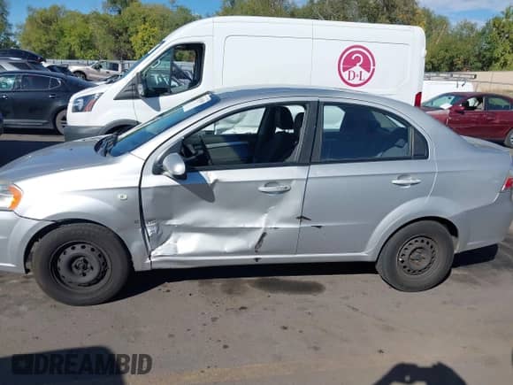 2010 Chevrolet Aveo 1LT z VIN KL1TD5DE1AB072875, wystawiony jako IAAI lot #43335385 z przebiegiem 149 819 mil mil oraz . Historia ofert i sprzedaży dostępna na DreamBid. Obrazek 14.