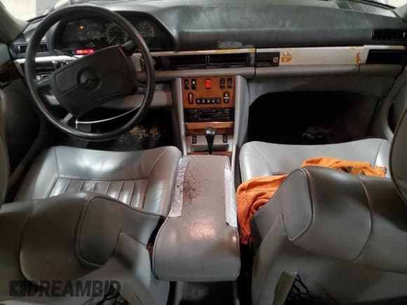 ✅ 1985 Mercedes-Benz 500 SEL • VIN: WDBCA37DXFA164202 • Lot: 43755345. Listed on Copart with 223,506 mi. Free auction sales archive from the USA and detailed vehicle history report at DreamBid. Image 8.