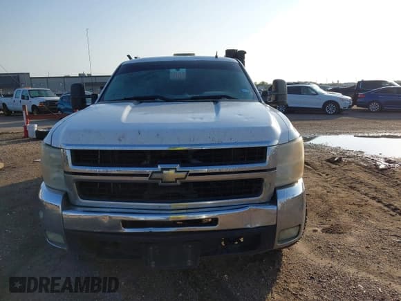 ✅ 2010 Chevrolet Silverado 2500HD LT • VIN: 1GC5KXBG8AZ235942 • Lot: 43633642. Wystawiony na IAAI z przebiegiem 232 633 mil. Bezpłatny archiwum sprzedaży aukcyjnych z USA i szczegółowy raport historii pojazdu na DreamBid. Zdjęcie 12.