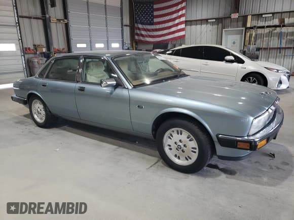 ✅ 1994 Jaguar XJ • VIN: SAJHX1740RC692884 • Lot: 66224115. Listed on Copart with 150,617 mi. Free auction sales archive from the USA and detailed vehicle history report at DreamBid. Image 4.