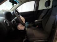 ✅ 2016 Jeep Compass 75th Anniversary • VIN: 1C4NJDBB5GD587095 • Lot: 86085064. Wystawiony na Copart z przebiegiem Nie podano. Bezpłatny archiwum sprzedaży aukcyjnych z USA i szczegółowy raport historii pojazdu na DreamBid. Zdjęcie 7.