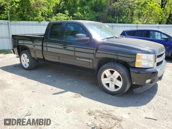 ✅ 2008 Chevrolet Silverado 1500 2LT • VIN: 2GCEC190881175974 • Lot: 51721825. Wystawiony na Copart z przebiegiem 199 809 mil. Bezpłatny archiwum sprzedaży aukcyjnych z USA i szczegółowy raport historii pojazdu na DreamBid. Zdjęcie 4.