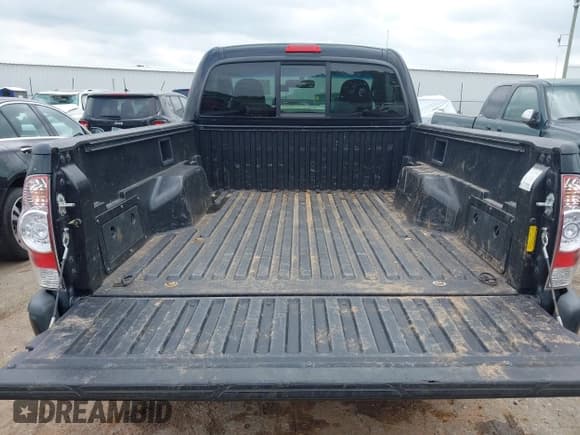 ✅ 2011 Toyota Tacoma • VIN: 5TFPX4EN1BX005899 • Lot: 42626321. Listed on IAAI with 152,098 mi. Free auction sales archive from the USA and detailed vehicle history report at DreamBid. Image 17.
