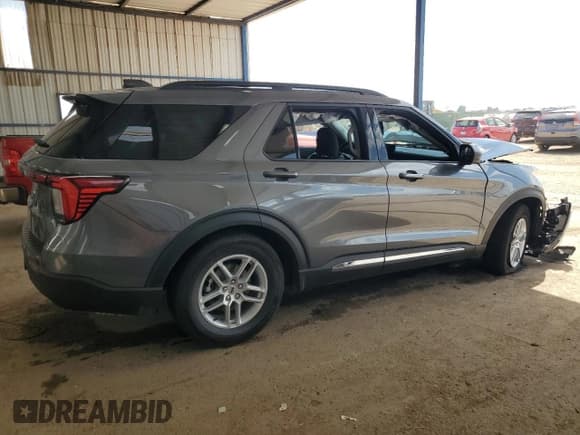 ✅ 2025 Ford Explorer Active • VIN: 1FMUK7DH3SGC08321 • Lot: 64099755. Listed on Copart with 2,861 mi. Free auction sales archive from the USA and detailed vehicle history report at DreamBid. Image 3.