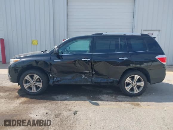 ✅ 2011 Toyota Highlander Limited • VIN: 5TDDK3EH3BS081913 • Lot: 42858523. Listed on IAAI with 132,424 mi. Free auction sales archive from the USA and detailed vehicle history report at DreamBid. Image 15.