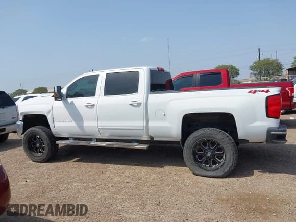 ✅ 2019 Chevrolet Silverado 2500HD LT • VIN: 1GC1KSEY5KF121647 • Лот: 41936127. Опубликован ранее на IAAI с пробегом 117 059 миль. Бесплатный доступ к архиву аукционных продаж из США и подробный отчёт об истории автомобиля на DreamBid. Изображение 14.