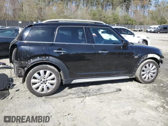 ✅ 2017 MINI Countryman Cooper • VIN: WMZYS7C38H3E06973 • Lot: 52487865. Listed on Copart with 131,464 mi. Free auction sales archive from the USA and detailed vehicle history report at DreamBid. Image 3.