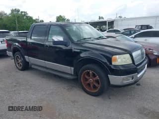 ✅ 2006 Lincoln Mark LT • VIN: 5LTPW165X6FJ01457 • Lot: 41880692. Wystawiony na IAAI z przebiegiem 180 056 mil. Bezpłatny archiwum sprzedaży aukcyjnych z USA i szczegółowy raport historii pojazdu na DreamBid. Zdjęcie 1.