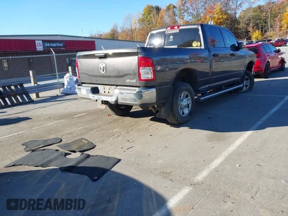 ✅ 2019 Ram 2500 Tradesman • VIN: 3C6UR5CJ3KG587597 • Lot: 43613856. Wystawiony na IAAI z przebiegiem 74 742 mil. Bezpłatny archiwum sprzedaży aukcyjnych z USA i szczegółowy raport historii pojazdu na DreamBid. Zdjęcie 4.