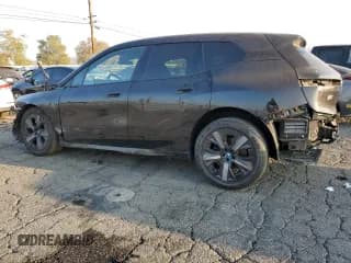 ✅ 2024 BMW iX xDrive50 • VIN: WB523CF04RCN52035 • Lot: 91775545. Wystawiony na Copart z przebiegiem 32 574 mil. Bezpłatny archiwum sprzedaży aukcyjnych z USA i szczegółowy raport historii pojazdu na DreamBid. Zdjęcie 2.