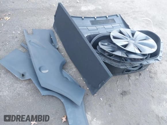 ✅ 2022 Tesla Model S • VIN: 5YJSA1E51NF471311 • Lot: 43680446. Wystawiony na IAAI z przebiegiem 58 632 mil. Bezpłatny archiwum sprzedaży aukcyjnych z USA i szczegółowy raport historii pojazdu na DreamBid. Zdjęcie 12.