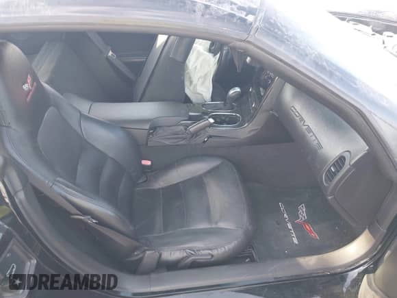 2009 Chevrolet Corvette 1LT z VIN 1G1YY25W895100585, wystawiony jako IAAI lot #43540425 z przebiegiem Nie podano mil oraz . Historia ofert i sprzedaży dostępna na DreamBid. Obrazek 5.