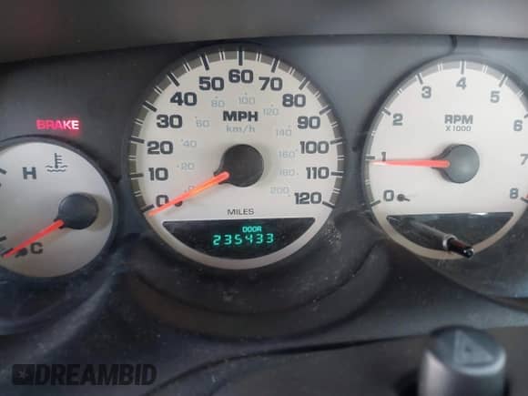 2005 Dodge Neon SXT z VIN 1B3ES56C45D126670, wystawiony jako IAAI lot #42153964 z przebiegiem 235 433 mil mil oraz . Historia ofert i sprzedaży dostępna na DreamBid. Obrazek 7.