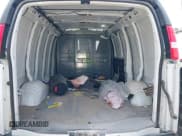 ✅ 2023 Chevrolet Express Cargo • VIN: 1GCWGAFP5P1192004 • Lot: 42060862. Wystawiony na IAAI z przebiegiem 31 706 mil. Bezpłatny archiwum sprzedaży aukcyjnych z USA i szczegółowy raport historii pojazdu na DreamBid. Zdjęcie 8.