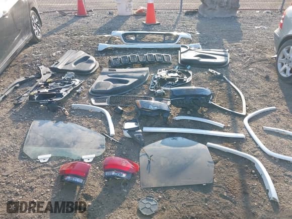 ✅ 2018 Jeep Grand Cherokee Altitude • VIN: 1C4RJEAG8JC438567 • Lot: 43168970. Listed on IAAI with 72,067 mi. Free auction sales archive from the USA and detailed vehicle history report at DreamBid. Image 12.