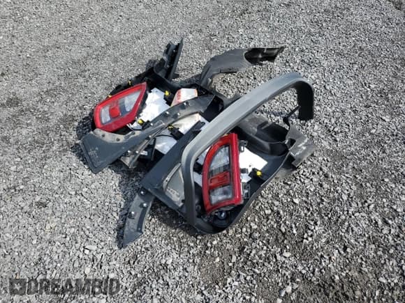 ✅ 2023 Ford Bronco Sport Heritage • VIN: 3FMCR9G63PRE11996 • Lot: 50117355. Wystawiony na Copart z przebiegiem 15 854 mil. Bezpłatny archiwum sprzedaży aukcyjnych z USA i szczegółowy raport historii pojazdu na DreamBid. Zdjęcie 13.