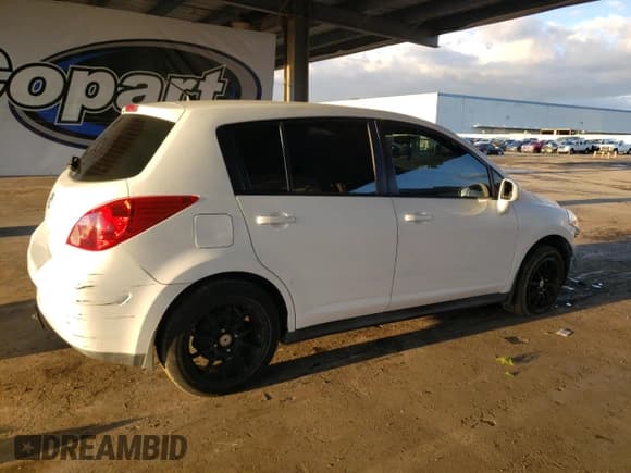 ✅ 2011 Nissan Versa S • VIN: 3N1BC1CP0BL405475 • Lot: 93047175. Wystawiony na Copart z przebiegiem 117 959 mil. Bezpłatny archiwum sprzedaży aukcyjnych z USA i szczegółowy raport historii pojazdu na DreamBid. Zdjęcie 3.