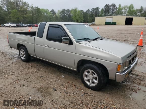 ✅ 1996 Nissan Frontier XE • VIN: 1N6SD16SXTC308255 • Лот: 53027865. Опубликован ранее на Copart с пробегом 299 424 миль. Бесплатный доступ к архиву аукционных продаж из США и подробный отчёт об истории автомобиля на DreamBid. Изображение 4.