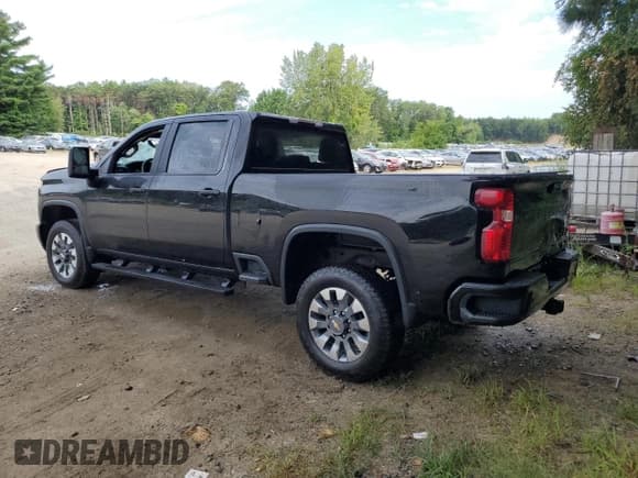 ✅ 2024 Chevrolet Silverado 2500HD Custom • VIN: 2GC4YME75R1101303 • Lot: 67042895. Wystawiony na Copart z przebiegiem Nie podano. Bezpłatny archiwum sprzedaży aukcyjnych z USA i szczegółowy raport historii pojazdu na DreamBid. Zdjęcie 2.