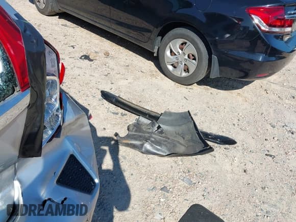 ✅ 2015 Honda Fit EX-L • VIN: 3HGGK5H82FM775004 • Lot: 43148169. Wystawiony na IAAI z przebiegiem 177 239 mil. Bezpłatny archiwum sprzedaży aukcyjnych z USA i szczegółowy raport historii pojazdu na DreamBid. Zdjęcie 12.