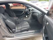 ✅ 2013 Hyundai Genesis Coupe Premium • VIN: KMHHT6KD2DU083678 • Lot: 42219912. Wystawiony na IAAI z przebiegiem 186 192 mil. Bezpłatny archiwum sprzedaży aukcyjnych z USA i szczegółowy raport historii pojazdu na DreamBid. Zdjęcie 5.