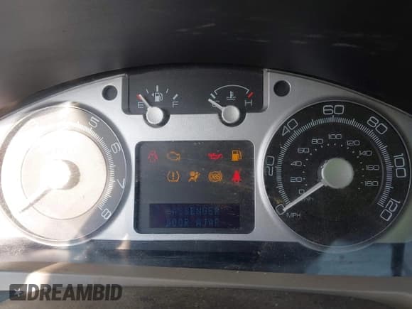 ✅ 2009 Mercury Mariner • VIN: 4M2CU91769KJ21418 • Lot: 42378151. Wystawiony na IAAI z przebiegiem 200 771 mil. Bezpłatny archiwum sprzedaży aukcyjnych z USA i szczegółowy raport historii pojazdu na DreamBid. Zdjęcie 7.