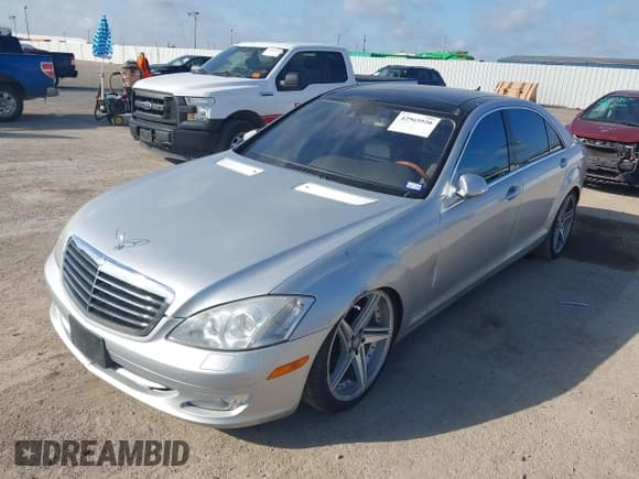 ✅ 2009 Mercedes-Benz S 550 • VIN: WDDNG71X89A246703 • Lot: 42965920. Wystawiony na IAAI z przebiegiem 142 058 mil. Bezpłatny archiwum sprzedaży aukcyjnych z USA i szczegółowy raport historii pojazdu na DreamBid. Zdjęcie 2.