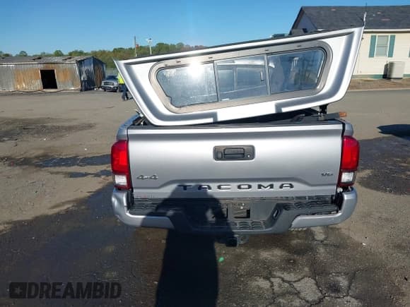 ✅ 2019 Toyota Tacoma SR5 • VIN: 3TMCZ5AN4KM223135 • Lot: 43459062. Listed on IAAI with 69,147 mi. Free auction sales archive from the USA and detailed vehicle history report at DreamBid. Image 16.