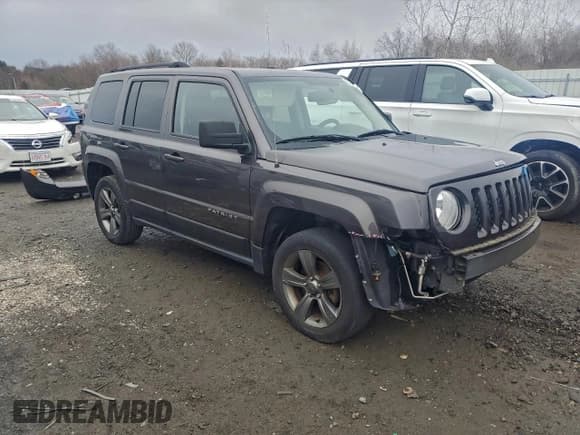 ✅ 2015 Jeep Patriot Latitude • VIN: 1C4NJRFB8FD176859 • Lot: 94293545. Wystawiony na Copart z przebiegiem 64 970 mil. Bezpłatny archiwum sprzedaży aukcyjnych z USA i szczegółowy raport historii pojazdu na DreamBid. Zdjęcie 4.