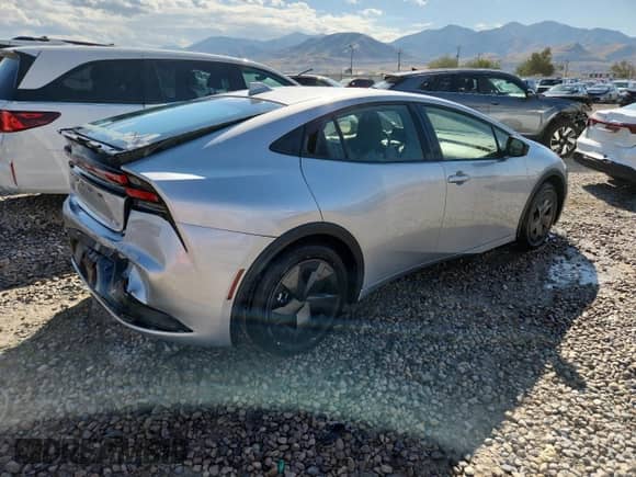 2025 Toyota Prius LE с VIN JTDACAAU0S3054399, выставлен на аукционе Copart как лот 81610355 с пробегом 3 799 миль миль и На запчасти • Non repairable. История ставок и продаж доступна на DreamBid. Изображение 3.