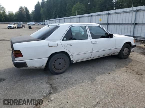 ✅ 1987 Mercedes-Benz 300 D • VIN: WDBEB33D6HA389411 • Lot: 80513135. Listed on Copart with 183,310 mi. Free auction sales archive from the USA and detailed vehicle history report at DreamBid. Image 3.