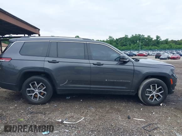 ✅ 2023 Jeep Grand Cherokee Limited • VIN: 1C4RJKBG4P8885521 • Lot: 42712843. Listed on IAAI with 52,432 mi. Free auction sales archive from the USA and detailed vehicle history report at DreamBid. Image 13.
