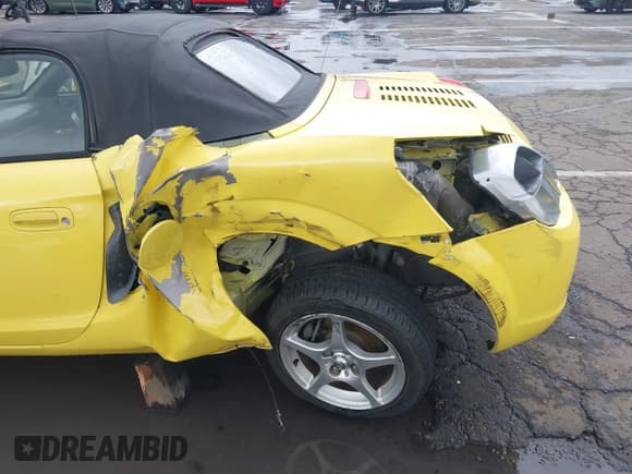 ✅ 2002 Toyota MR2 • VIN: JTDFR320220047502 • Lot: 41808839. Wystawiony na IAAI z przebiegiem Nie podano. Bezpłatny archiwum sprzedaży aukcyjnych z USA i szczegółowy raport historii pojazdu na DreamBid. Zdjęcie 6.