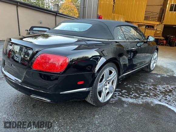✅ 2012 Bentley Continental GT • VIN: SCBGR3ZA1CC075068 • Lot: 85550084. Wystawiony na Copart z przebiegiem 120 794 mil. Bezpłatny archiwum sprzedaży aukcyjnych z USA i szczegółowy raport historii pojazdu na DreamBid. Zdjęcie 4.