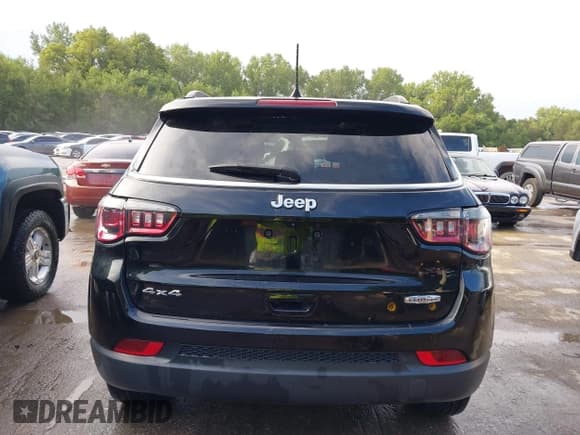 ✅ 2022 Jeep Compass Latitude • VIN: 3C4NJDBB0NT124370 • Lot: 43007081. Listed on IAAI with 34,161 mi. Free auction sales archive from the USA and detailed vehicle history report at DreamBid. Image 17.