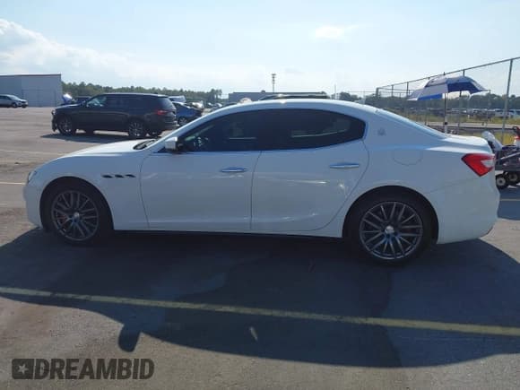 ✅ 2018 Maserati Ghibli • VIN: ZAM57XSA2J1286375 • Lot: 43270265. Listed on IAAI with 92,451 mi. Free auction sales archive from the USA and detailed vehicle history report at DreamBid. Image 14.
