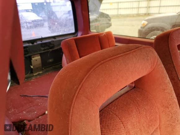 ✅ 1988 Ford Bronco • VIN: 1FMCU14T9JUB47838 • Lot: 48747975. Wystawiony na Copart z przebiegiem 238 774 mil. Bezpłatny archiwum sprzedaży aukcyjnych z USA i szczegółowy raport historii pojazdu na DreamBid. Zdjęcie 10.