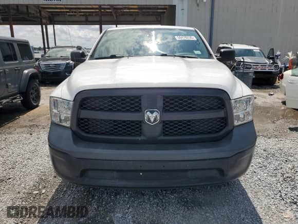 2017 Ram 1500 Tradesman z VIN 3C6JR6AT9HG742076, wystawiony jako Copart lot #59478235 z przebiegiem 148 694 mil mil oraz Szkoda całkowita • Salvage title. Historia ofert i sprzedaży dostępna na DreamBid. Obrazek 5.