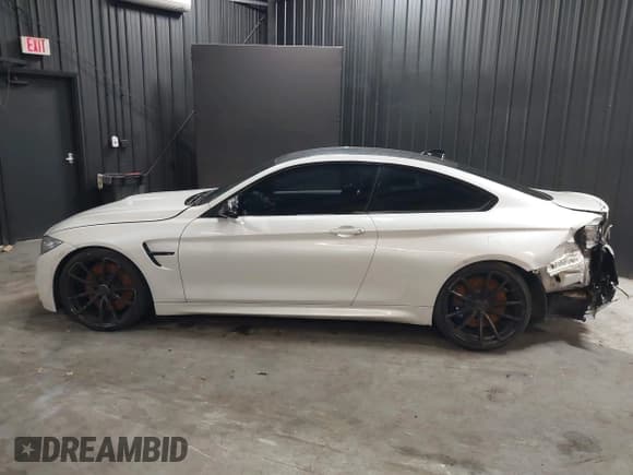 ✅ 2017 BMW M4 • VIN: WBS3R9C5XHK709445 • Lot: 39303430. Wystawiony na IAAI z przebiegiem 59 095 mil. Bezpłatny archiwum sprzedaży aukcyjnych z USA i szczegółowy raport historii pojazdu na DreamBid. Zdjęcie 15.