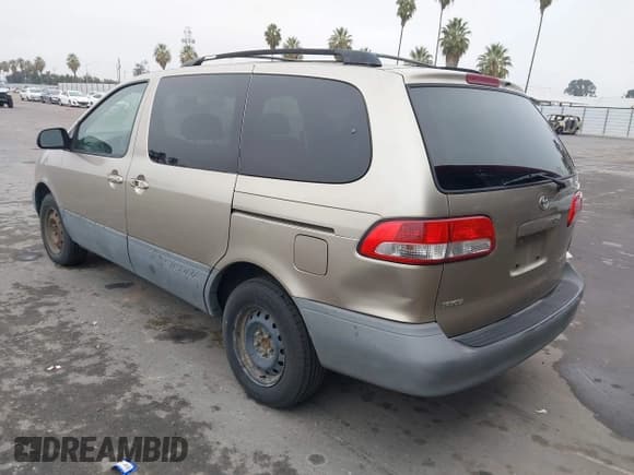 ✅ 2001 Toyota Sienna LE • VIN: 4T3ZF13C81U392417 • Lot: 43825767. Listed on IAAI with 326,365 mi. Free auction sales archive from the USA and detailed vehicle history report at DreamBid. Image 3.